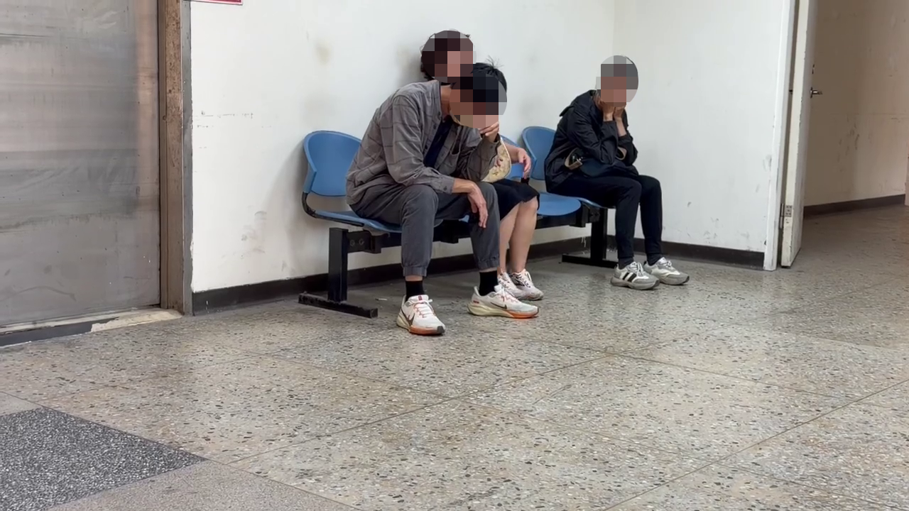 ▲遊覽車司機(左1)（圖／記者王俊勝 翻攝；未經授權請勿翻攝）